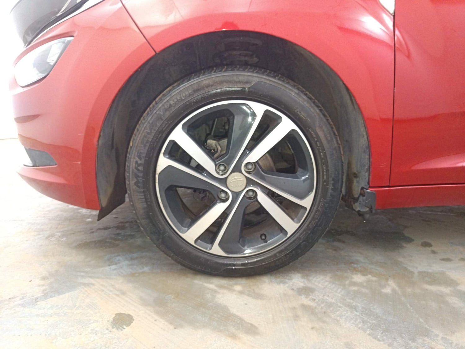 Used 2021 Tata Altroz XZ i-Turbo Petrol Petrol Manual tyres LEFT FRONT TYRE RIM VIEW