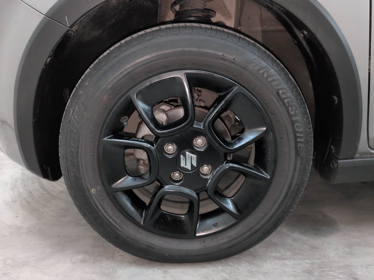 Used 2022 Maruti Suzuki Ignis Zeta 1.2 AMT Petrol Automatic tyres LEFT FRONT TYRE RIM VIEW