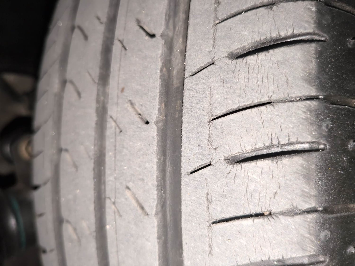 Used 2022 Maruti Suzuki Ignis Zeta 1.2 AMT Petrol Automatic tyres RIGHT FRONT TYRE TREAD VIEW