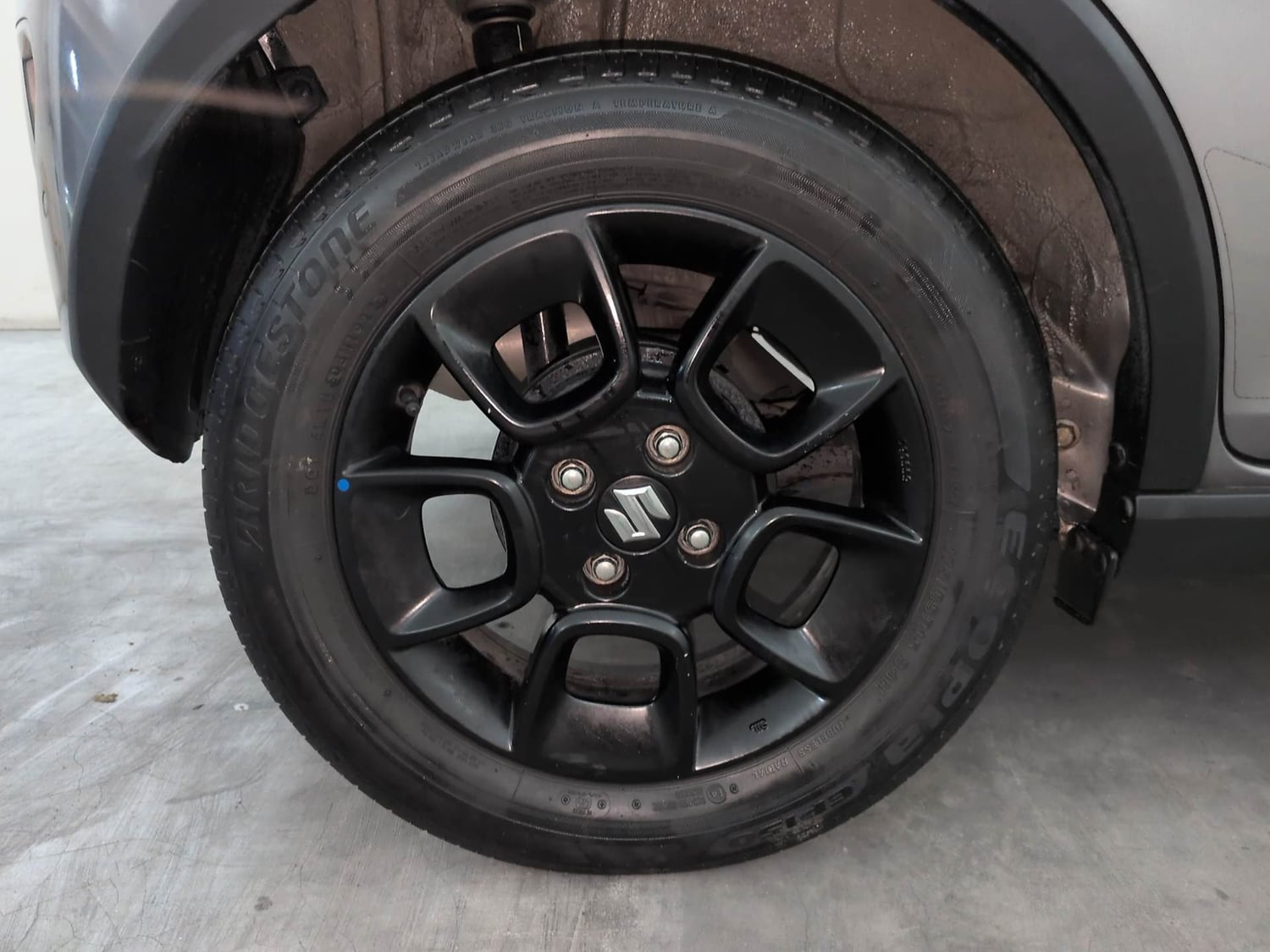 Used 2022 Maruti Suzuki Ignis Zeta 1.2 AMT Petrol Automatic tyres RIGHT REAR TYRE RIM VIEW