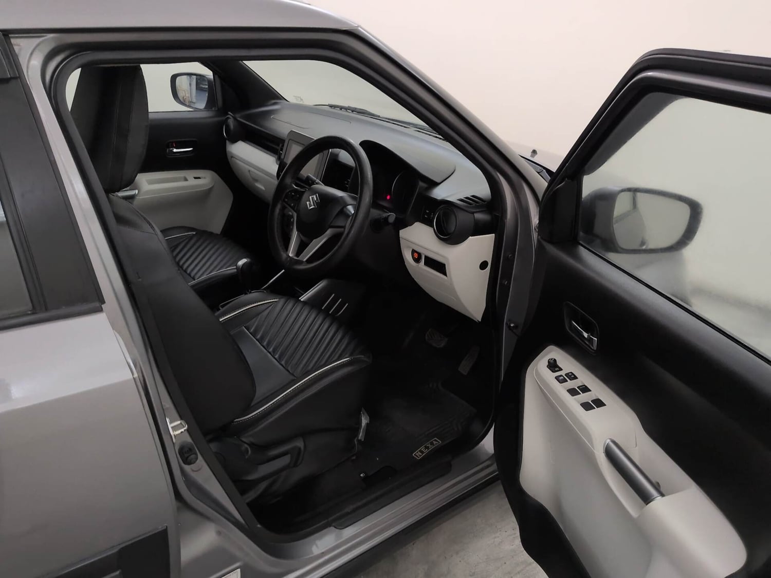 Used 2022 Maruti Suzuki Ignis Zeta 1.2 AMT Petrol Automatic interior RIGHT SIDE FRONT DOOR CABIN VIEW