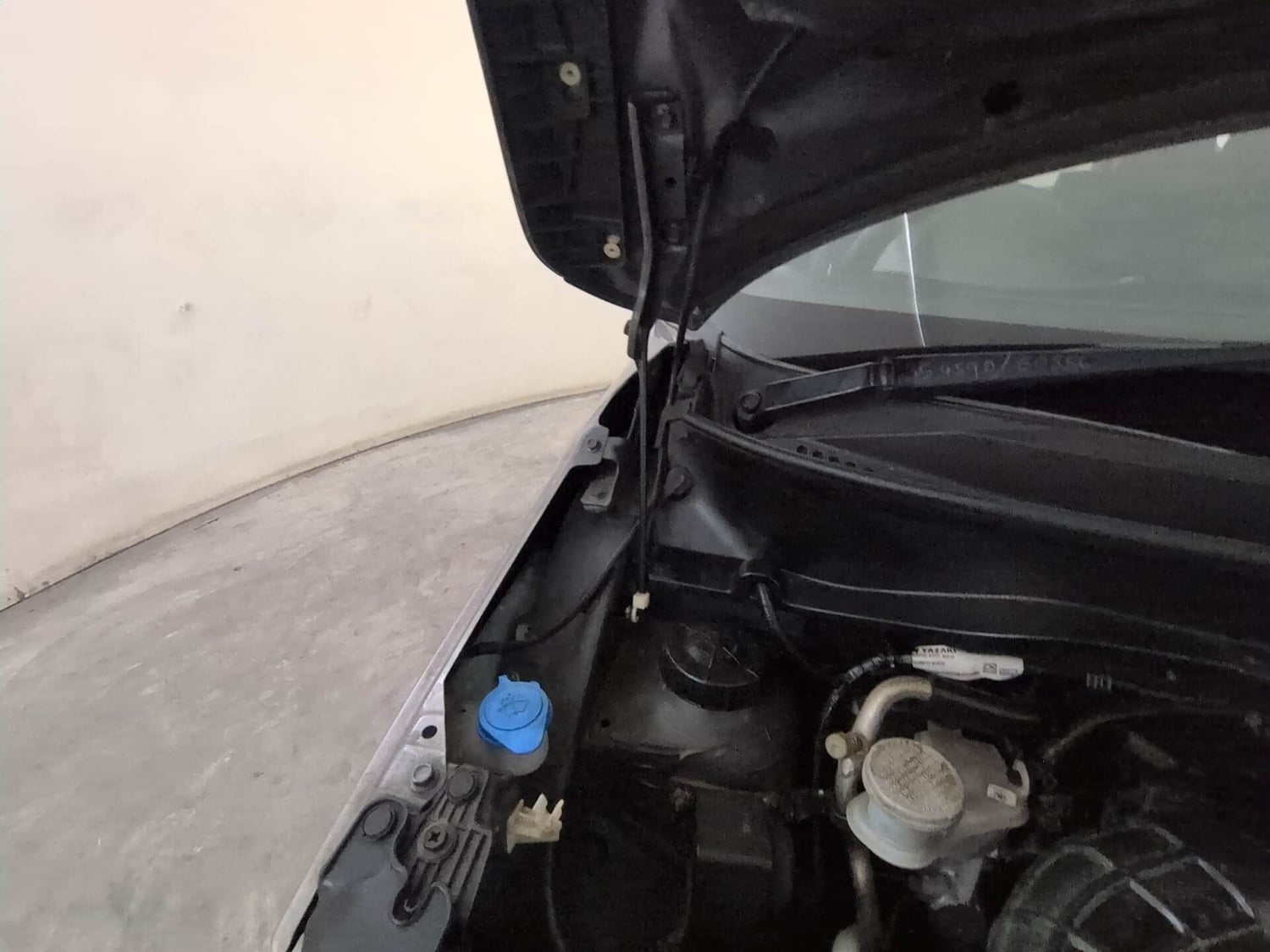 Used 2022 Maruti Suzuki Ignis Zeta 1.2 AMT Petrol Automatic engine ENGINE RIGHT SIDE HINGE & APRON VIEW
