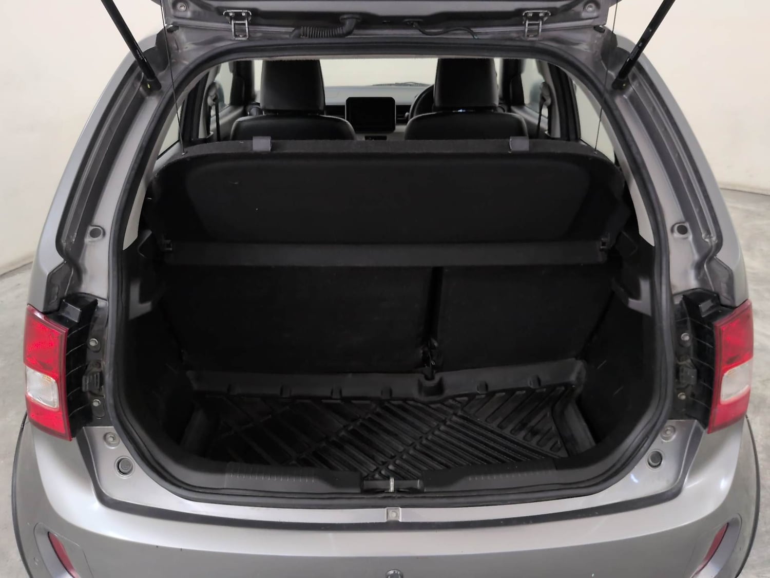 Used 2022 Maruti Suzuki Ignis Zeta 1.2 AMT Petrol Automatic interior DICKY INSIDE VIEW