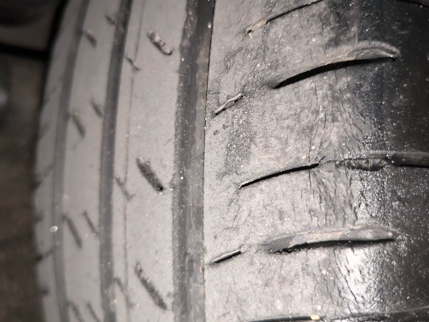 Used 2022 Maruti Suzuki Ignis Zeta 1.2 AMT Petrol Automatic tyres LEFT REAR TYRE TREAD VIEW