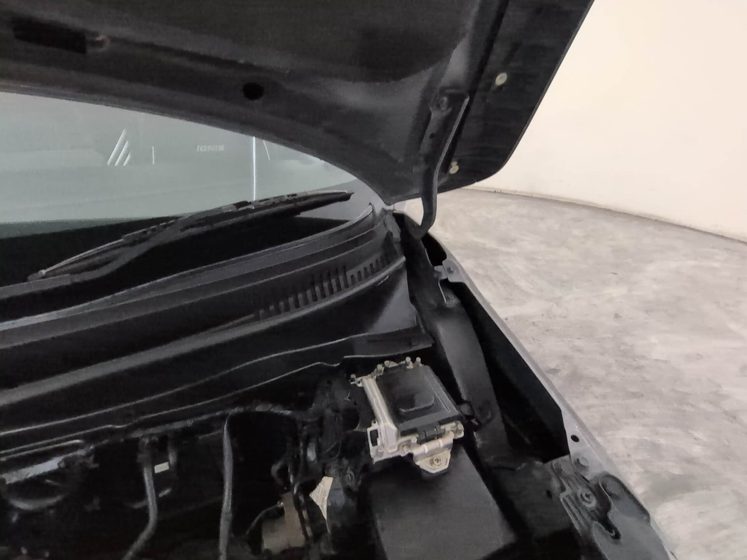 Used 2022 Maruti Suzuki Ignis Zeta 1.2 AMT Petrol Automatic engine ENGINE LEFT SIDE HINGE & APRON VIEW