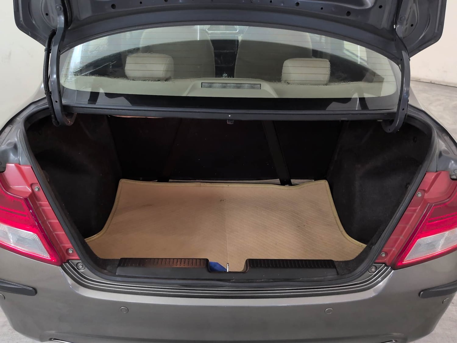 Used 2019 Maruti Suzuki Dzire ZDi Plus Diesel Manual interior DICKY INSIDE VIEW