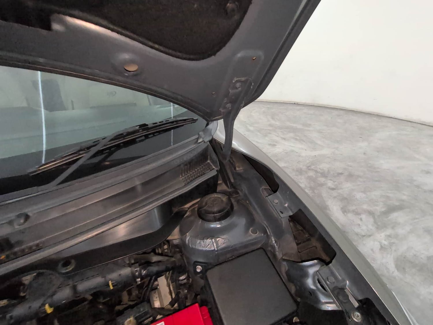 Used 2019 Maruti Suzuki Dzire ZDi Plus Diesel Manual engine ENGINE LEFT SIDE HINGE & APRON VIEW