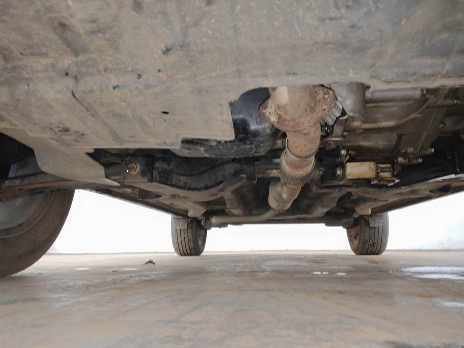 Used 2021 Tata Nexon XZ Plus Dual Tone Petrol Manual extra FRONT LEFT UNDERBODY VIEW