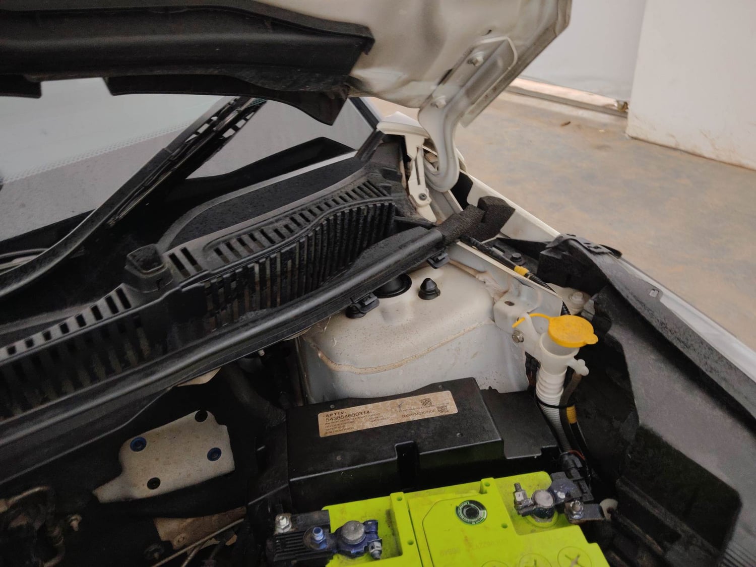 Used 2021 Tata Nexon XZ Plus Dual Tone Petrol Manual engine ENGINE LEFT SIDE HINGE & APRON VIEW