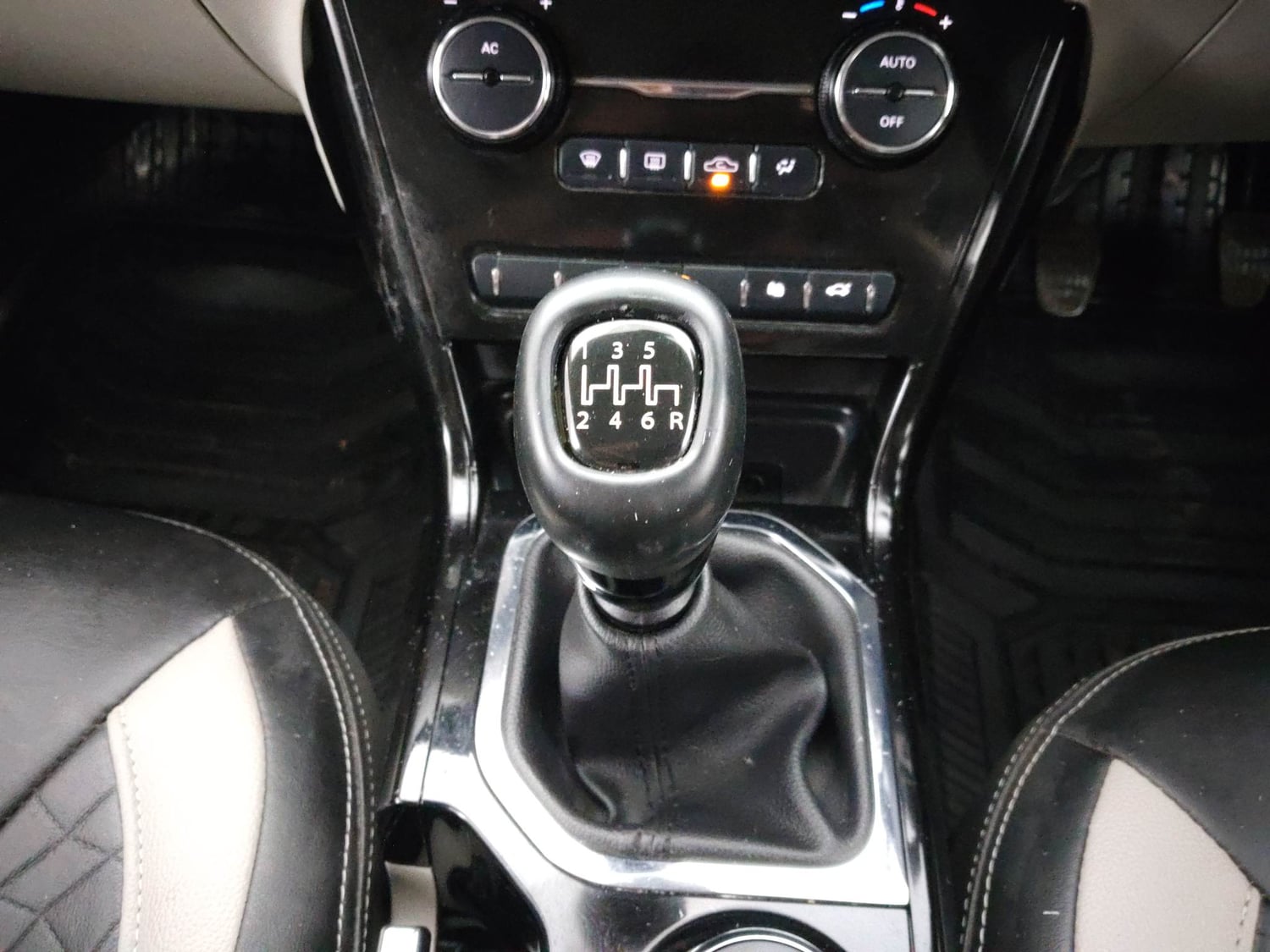 Used 2021 Tata Nexon XZ Plus Dual Tone Petrol Manual interior GEAR  KNOB VIEW