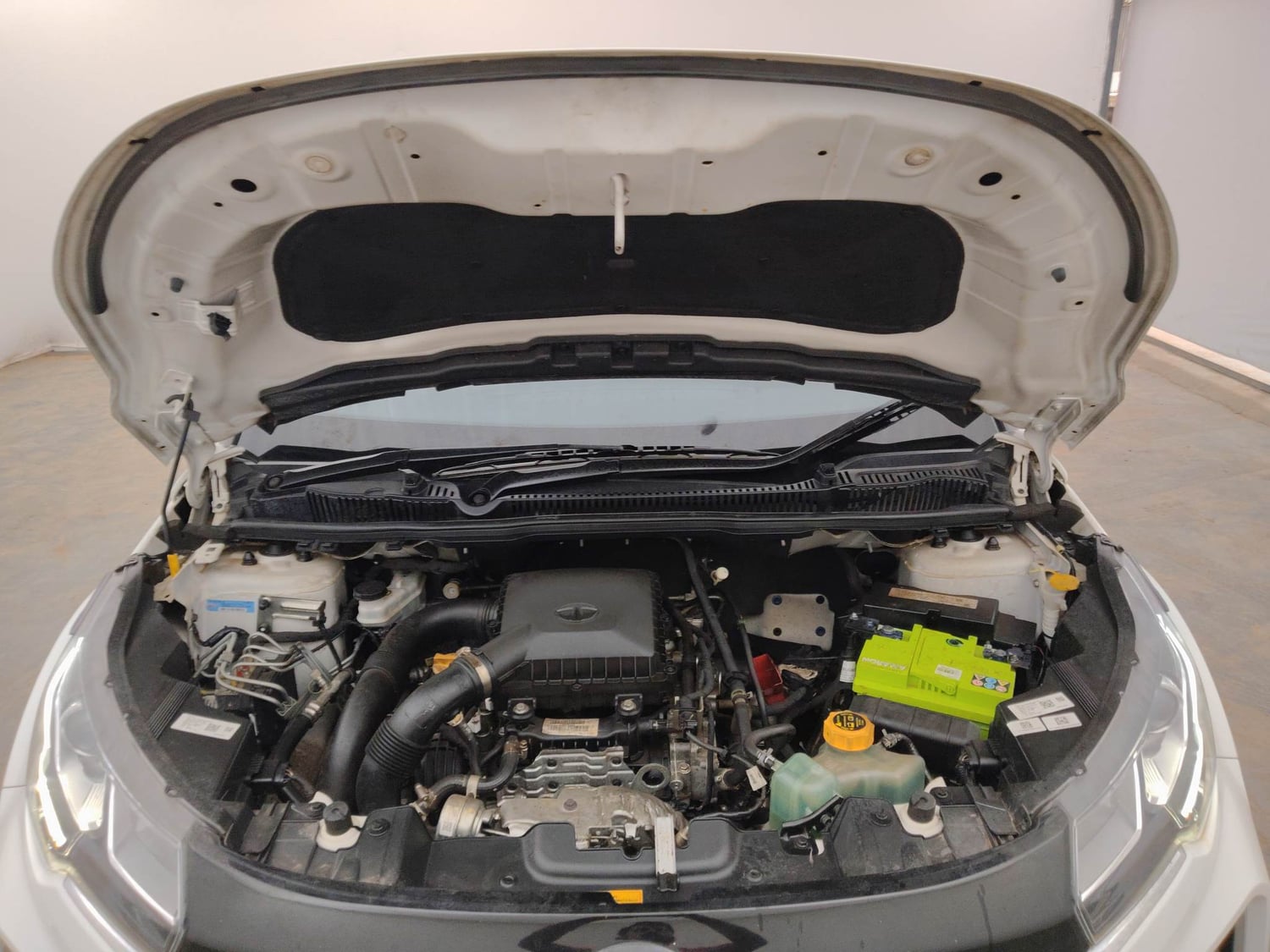 Used 2021 Tata Nexon XZ Plus Dual Tone Petrol Manual engine ENGINE & BONNET OPEN FRONT VIEW