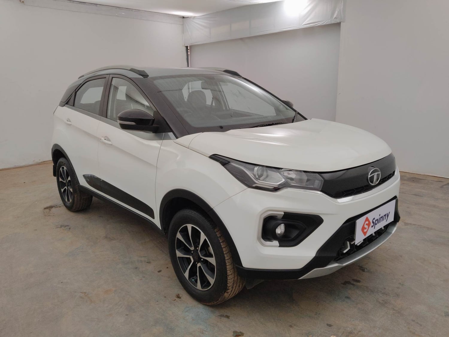 Used 2021 Tata Nexon XZ Plus Dual Tone Petrol Manual exterior RIGHT FRONT CORNER VIEW