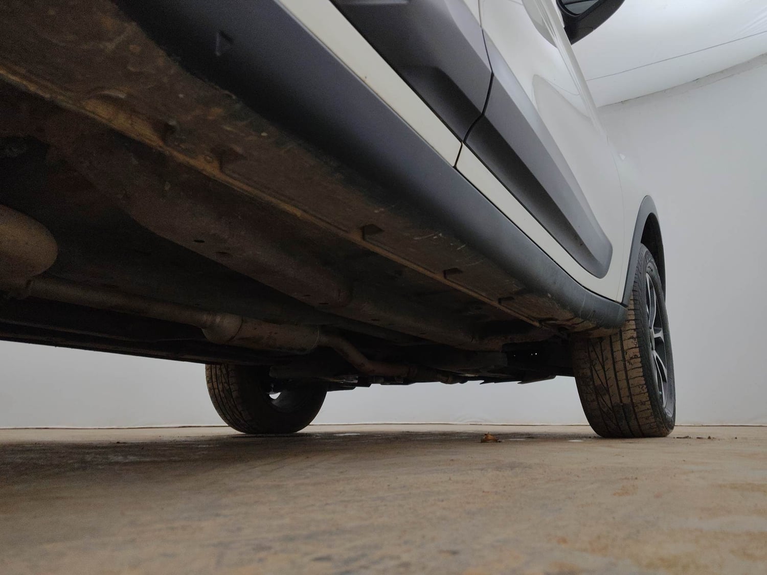 Used 2021 Tata Nexon XZ Plus Dual Tone Petrol Manual extra REAR RIGHT UNDERBODY VIEW
