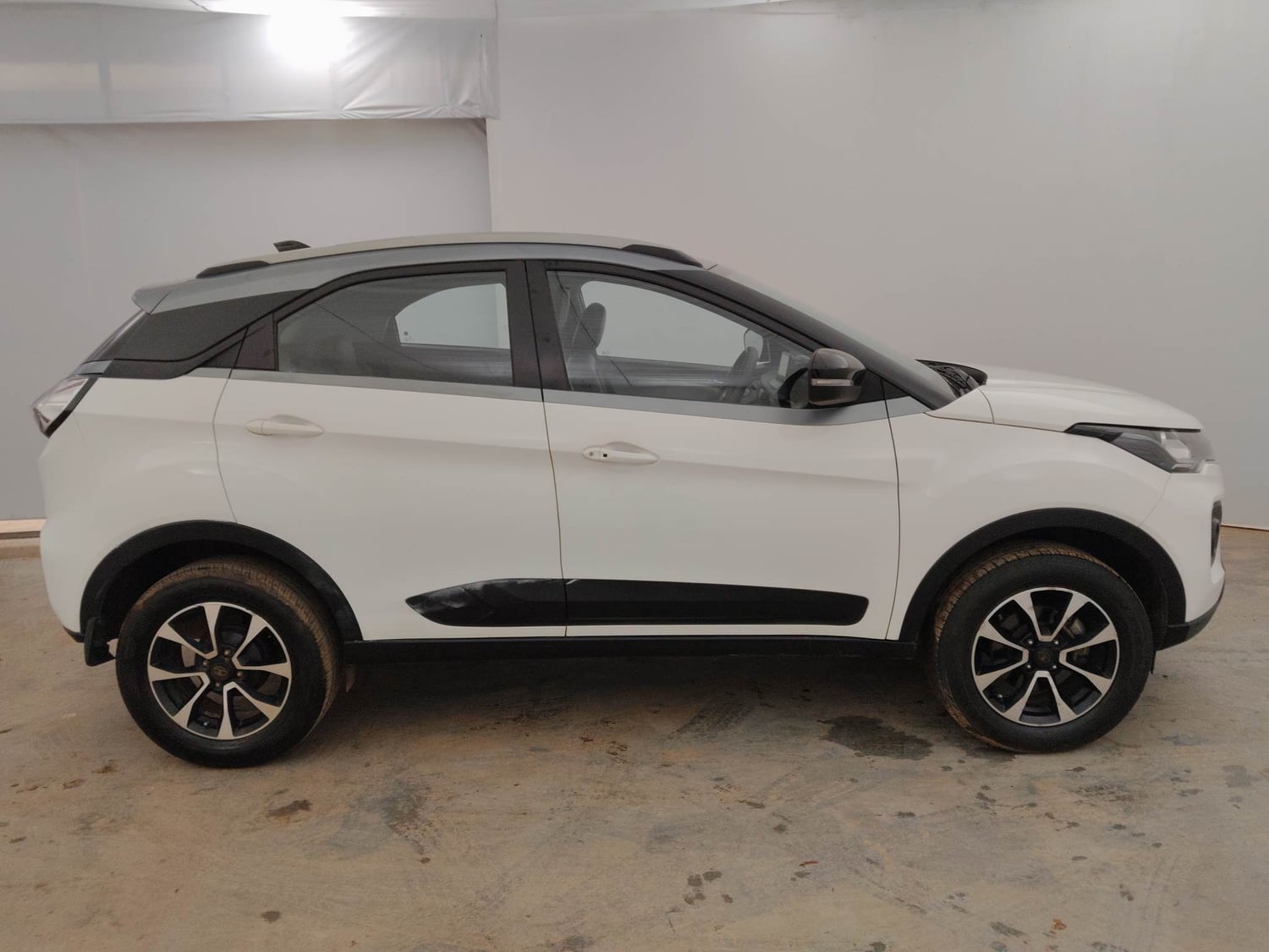 Used 2021 Tata Nexon XZ Plus Dual Tone Petrol Manual exterior RIGHT SIDE VIEW