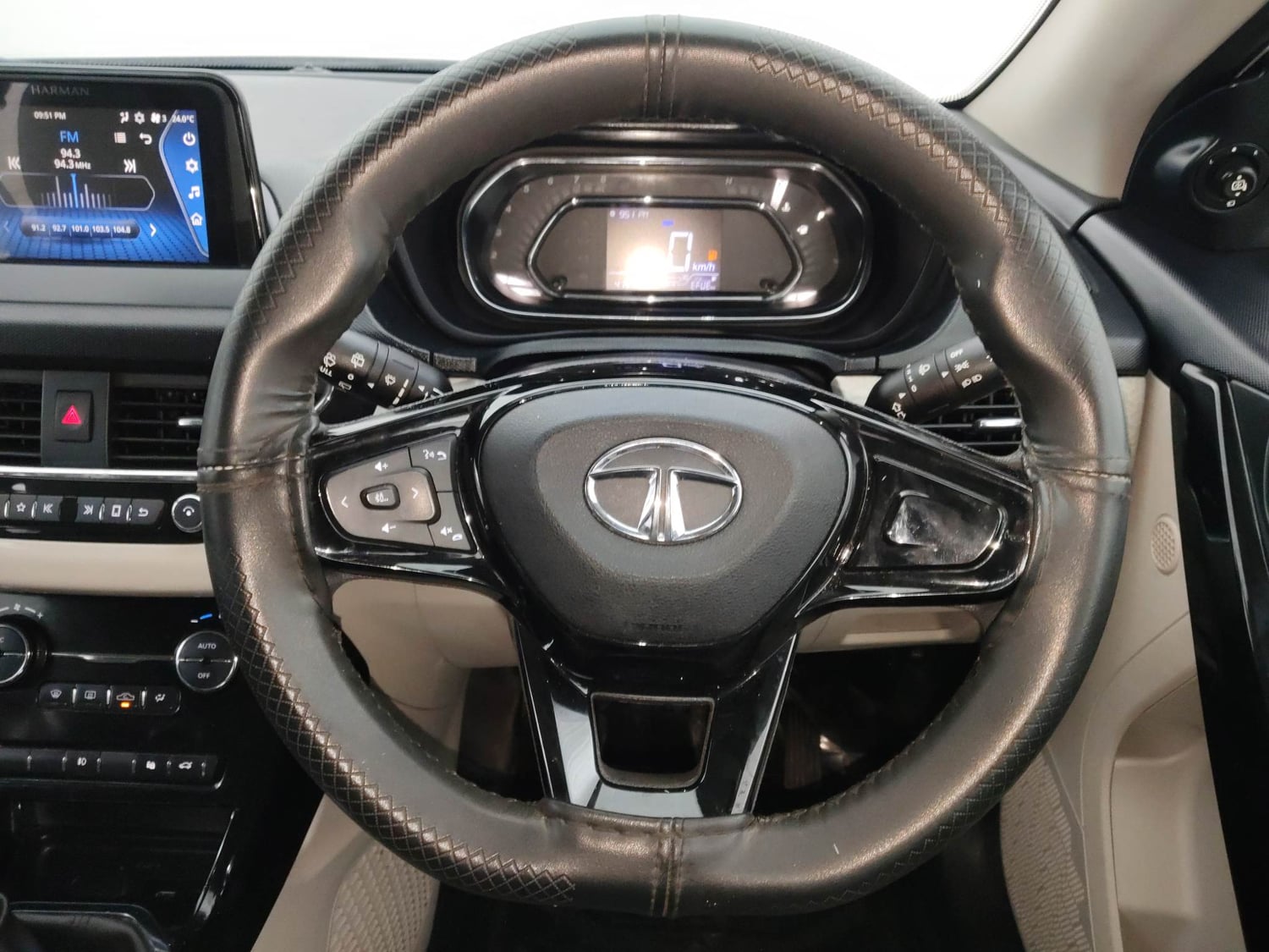 Used 2021 Tata Nexon XZ Plus Dual Tone Petrol Manual interior STEERING VIEW