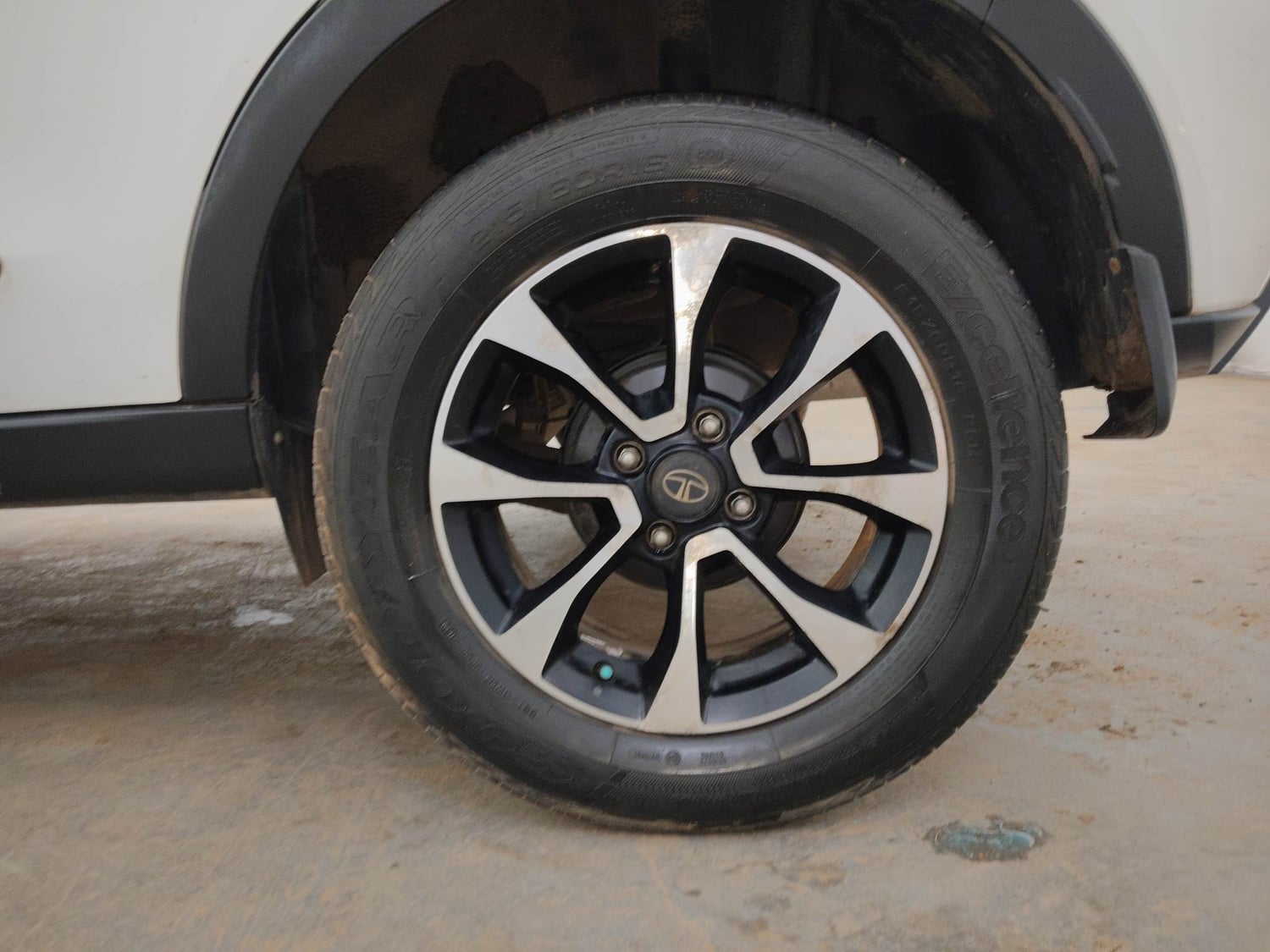 Used 2021 Tata Nexon XZ Plus Dual Tone Petrol Manual tyres LEFT REAR TYRE RIM VIEW