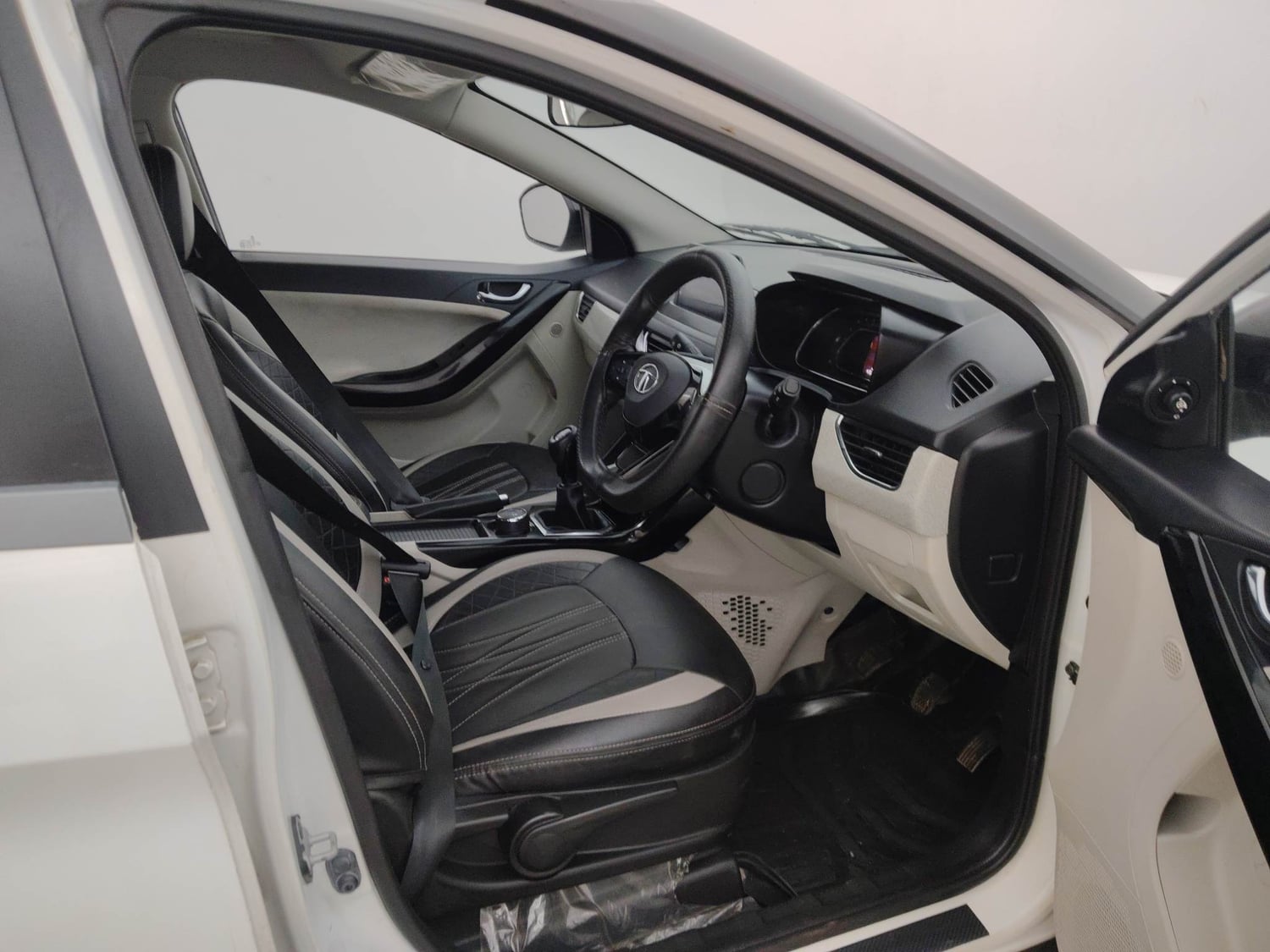 Used 2021 Tata Nexon XZ Plus Dual Tone Petrol Manual interior RIGHT SIDE FRONT DOOR CABIN VIEW