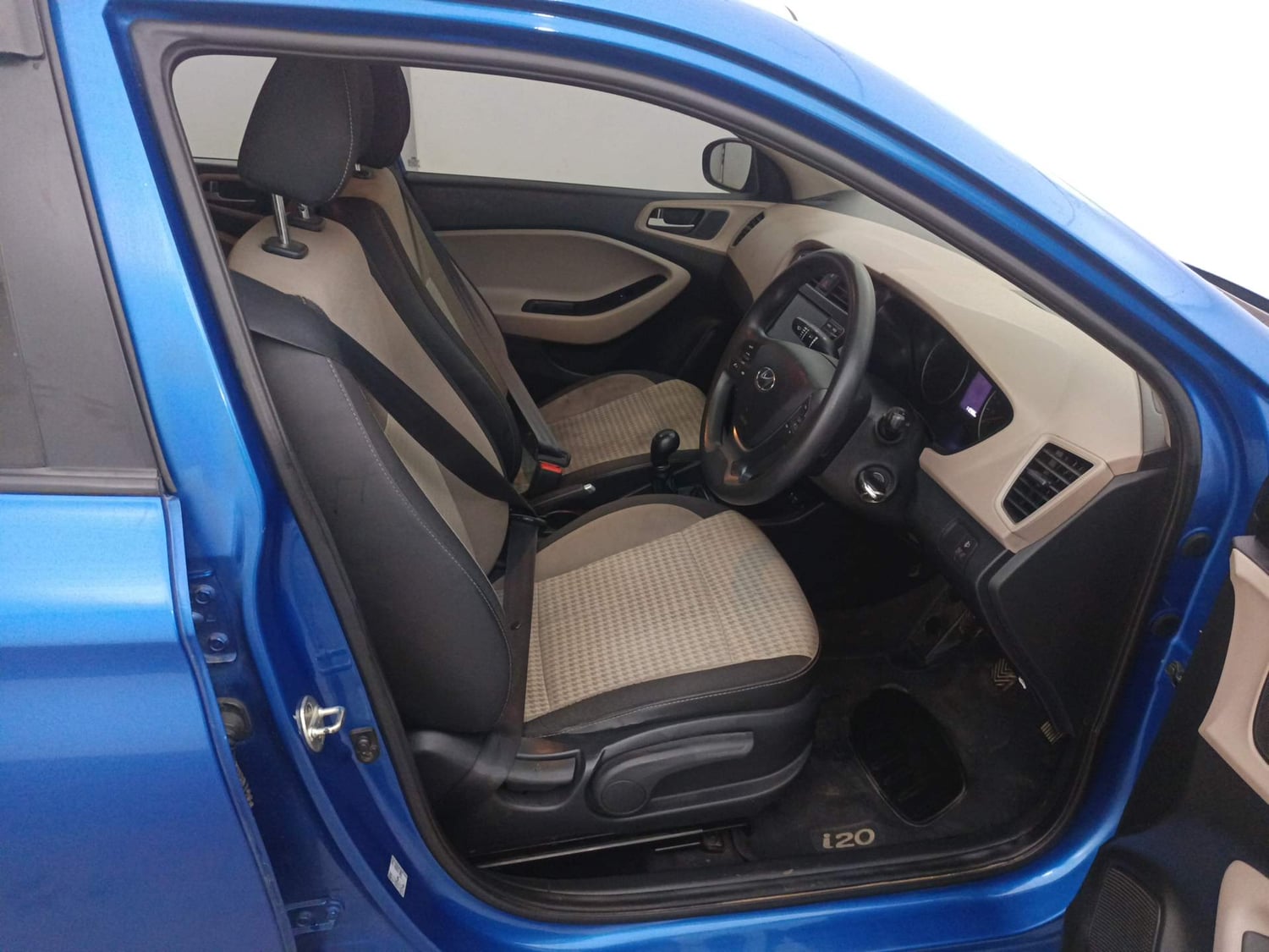 Used 2018 Hyundai Elite i20 Asta 1.2 Petrol Manual interior RIGHT SIDE FRONT DOOR CABIN VIEW