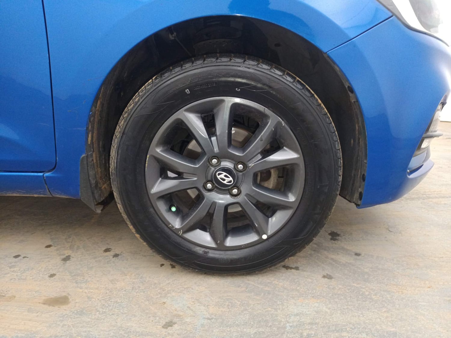 Used 2018 Hyundai Elite i20 Asta 1.2 Petrol Manual tyres RIGHT FRONT TYRE RIM VIEW