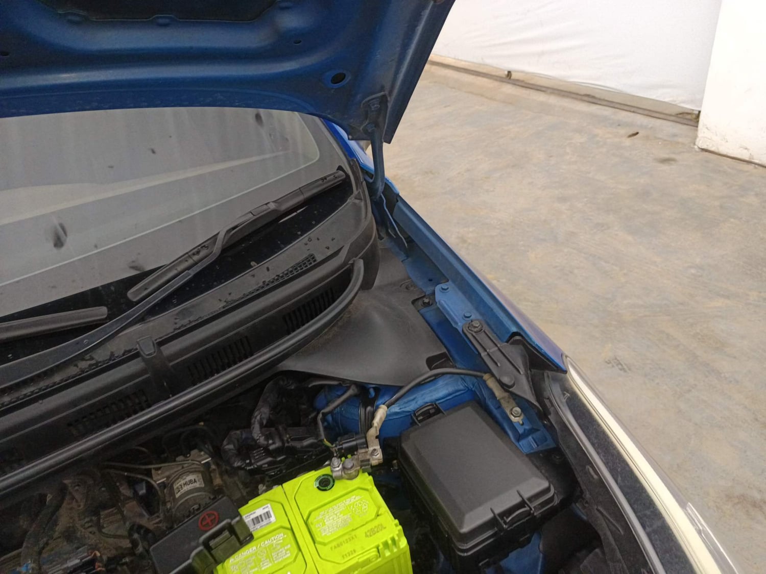 Used 2018 Hyundai Elite i20 Asta 1.2 Petrol Manual engine ENGINE LEFT SIDE HINGE & APRON VIEW