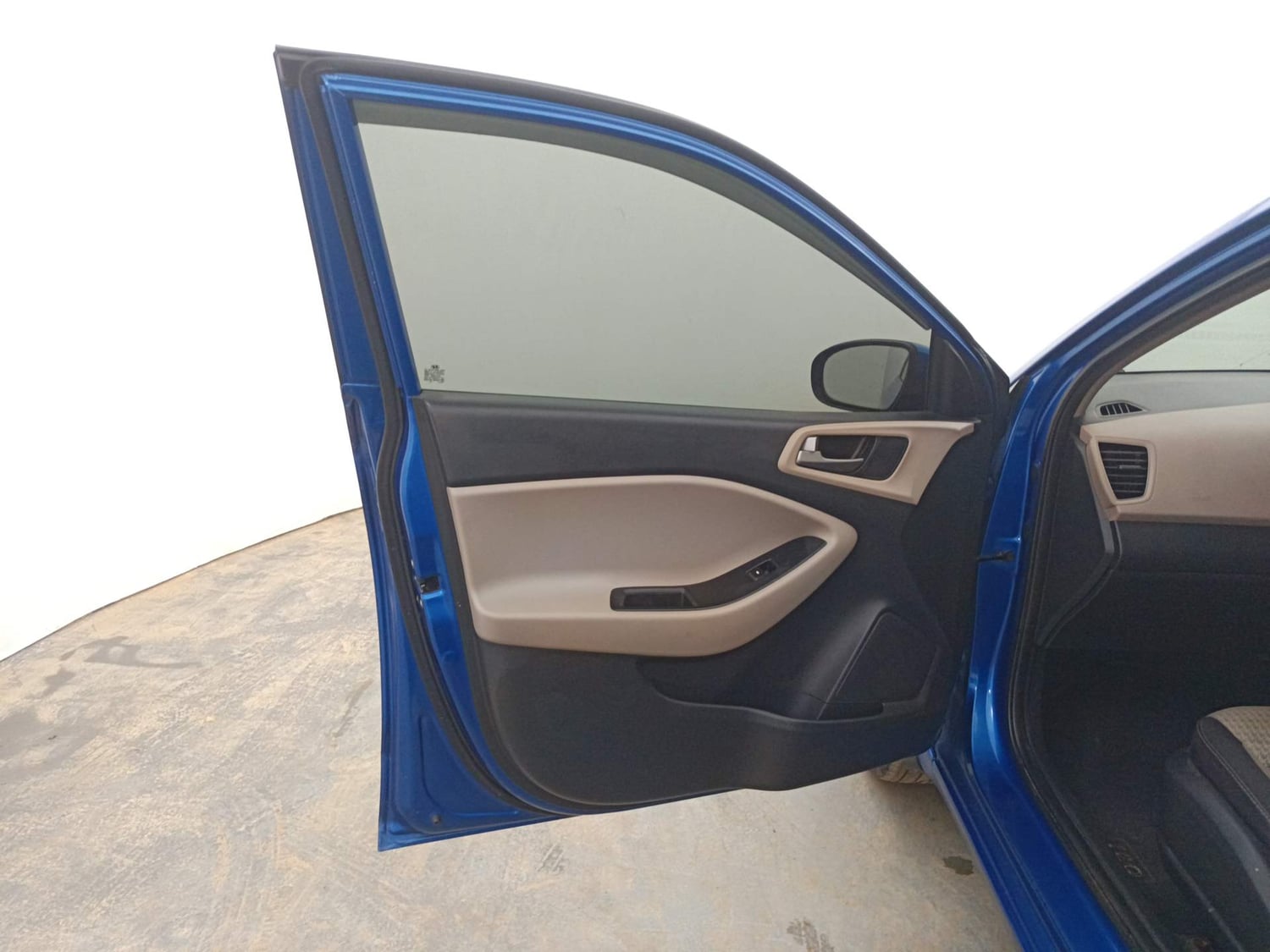 Used 2018 Hyundai Elite i20 Asta 1.2 Petrol Manual interior LEFT FRONT DOOR OPEN VIEW