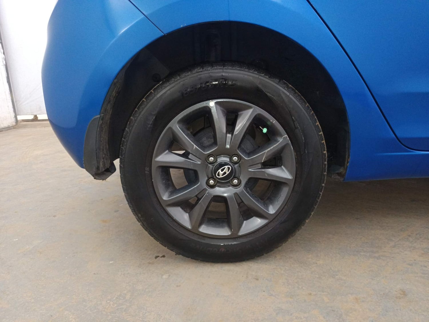 Used 2018 Hyundai Elite i20 Asta 1.2 Petrol Manual tyres RIGHT REAR TYRE RIM VIEW