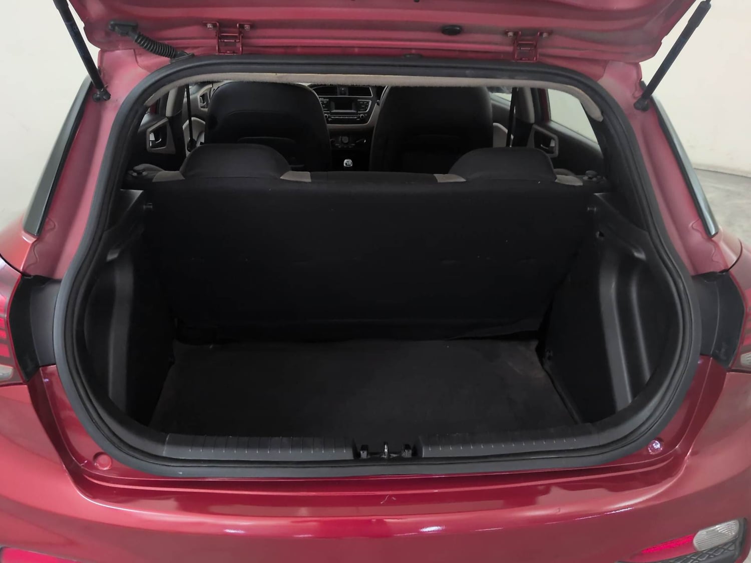 Used 2019 Hyundai Elite i20 Sportz 1.4 CRDI Diesel Manual interior DICKY INSIDE VIEW