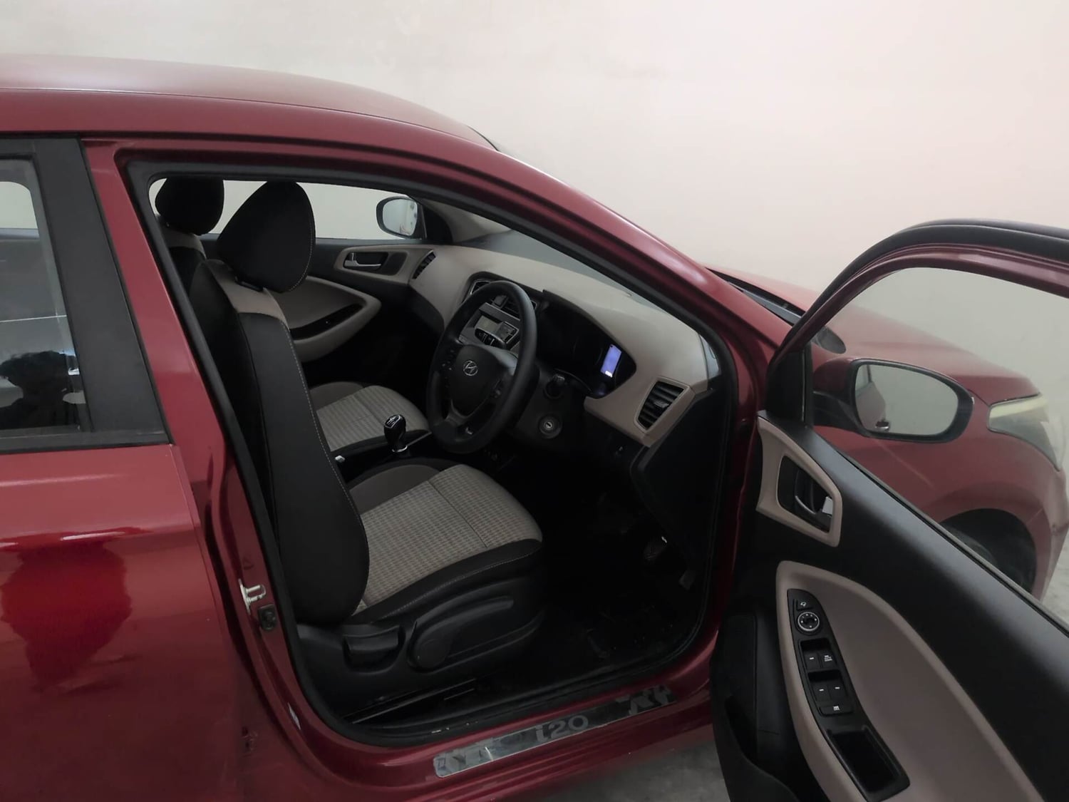 Used 2019 Hyundai Elite i20 Sportz 1.4 CRDI Diesel Manual interior RIGHT SIDE FRONT DOOR CABIN VIEW