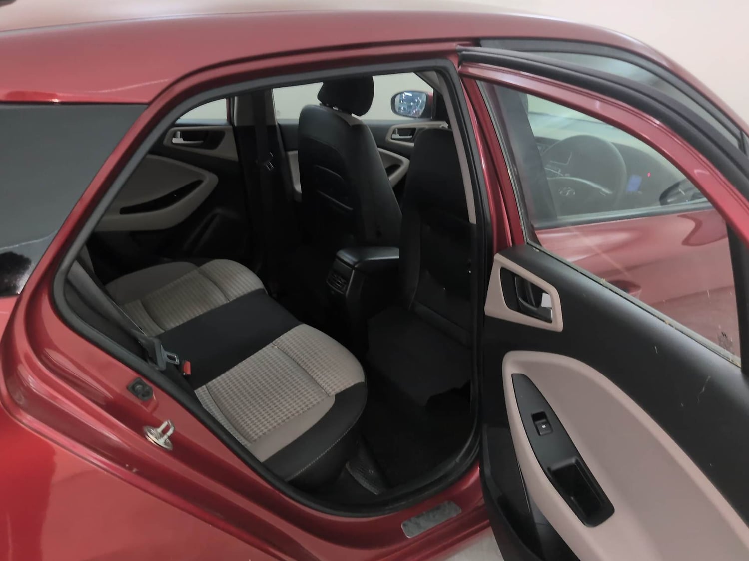 Used 2019 Hyundai Elite i20 Sportz 1.4 CRDI Diesel Manual interior RIGHT SIDE REAR DOOR CABIN VIEW