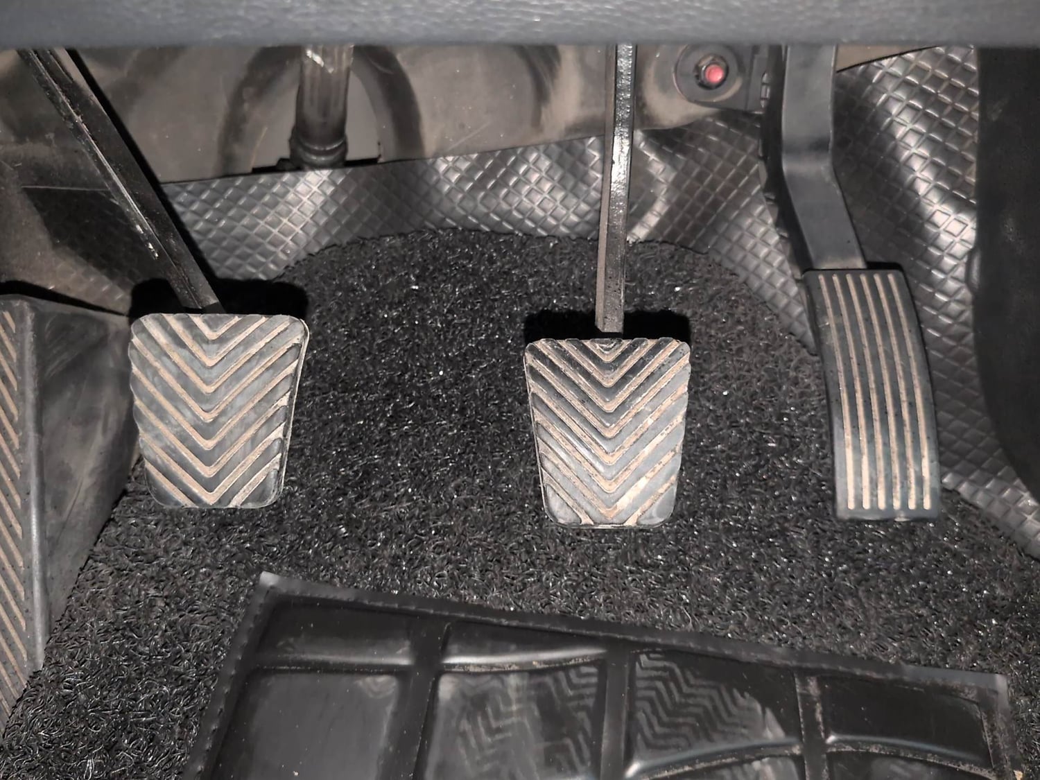 Used 2019 Hyundai Elite i20 Sportz 1.4 CRDI Diesel Manual interior PEDALS VIEW