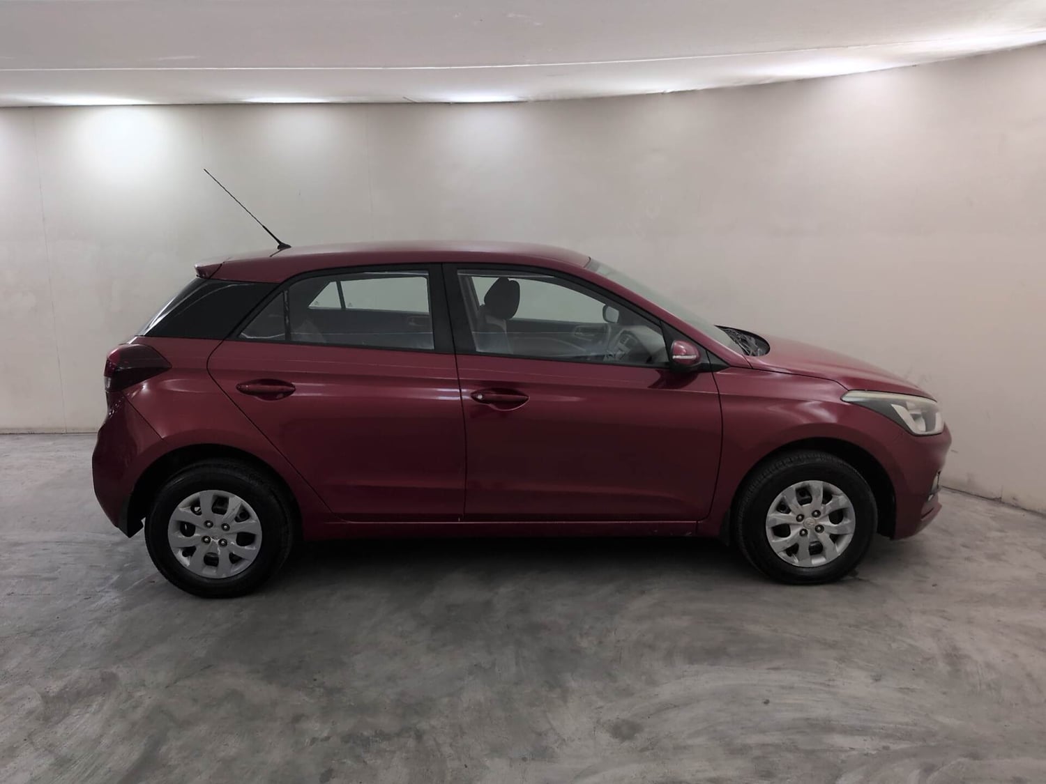 Used 2019 Hyundai Elite i20 Sportz 1.4 CRDI Diesel Manual exterior RIGHT SIDE VIEW
