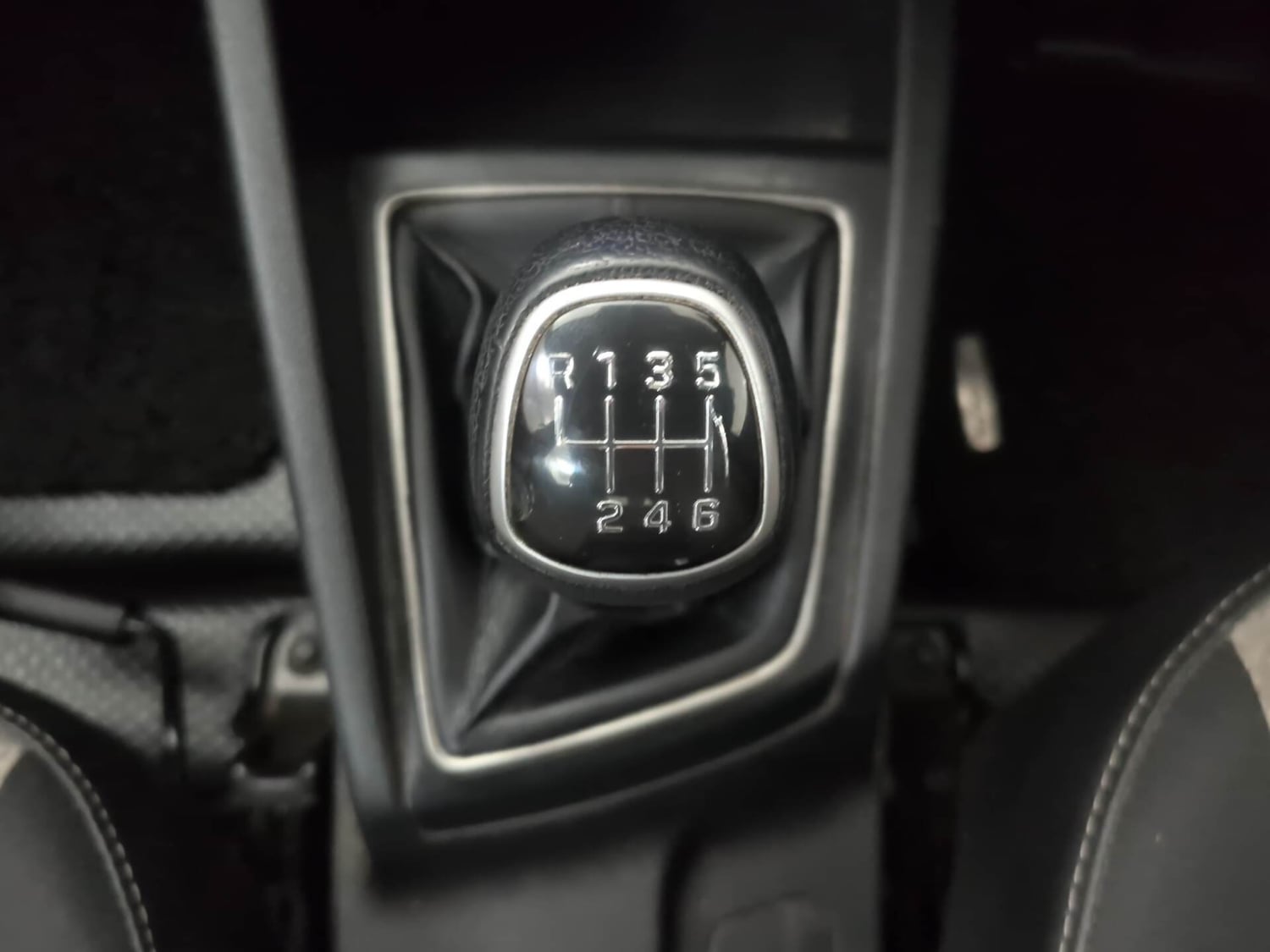 Used 2019 Hyundai Elite i20 Sportz 1.4 CRDI Diesel Manual interior GEAR  KNOB VIEW