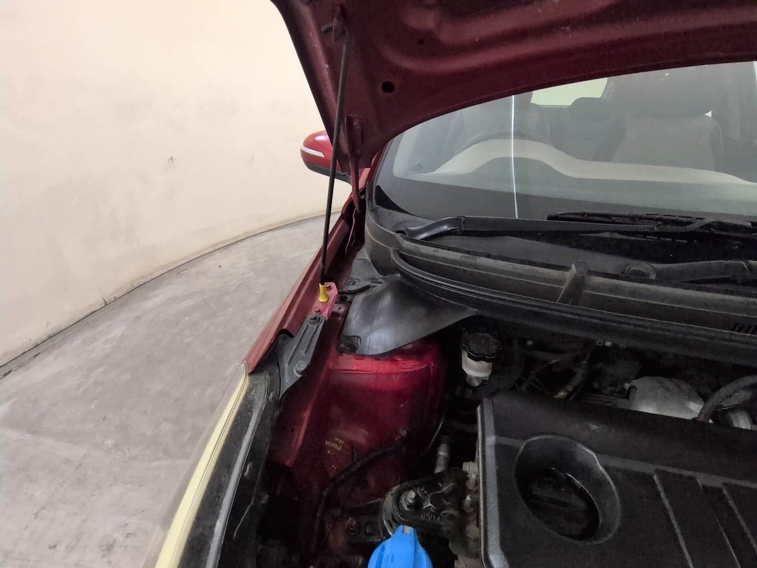 Used 2019 Hyundai Elite i20 Sportz 1.4 CRDI Diesel Manual engine ENGINE RIGHT SIDE HINGE & APRON VIEW