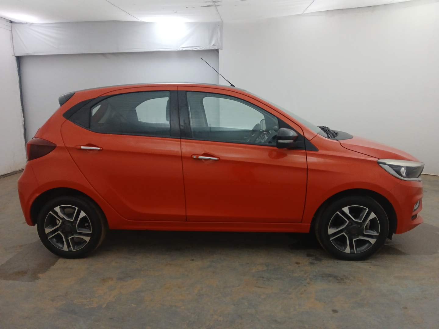 Used 2023 Tata Tiago XZ Plus Dual Tone Petrol Manual exterior RIGHT SIDE VIEW