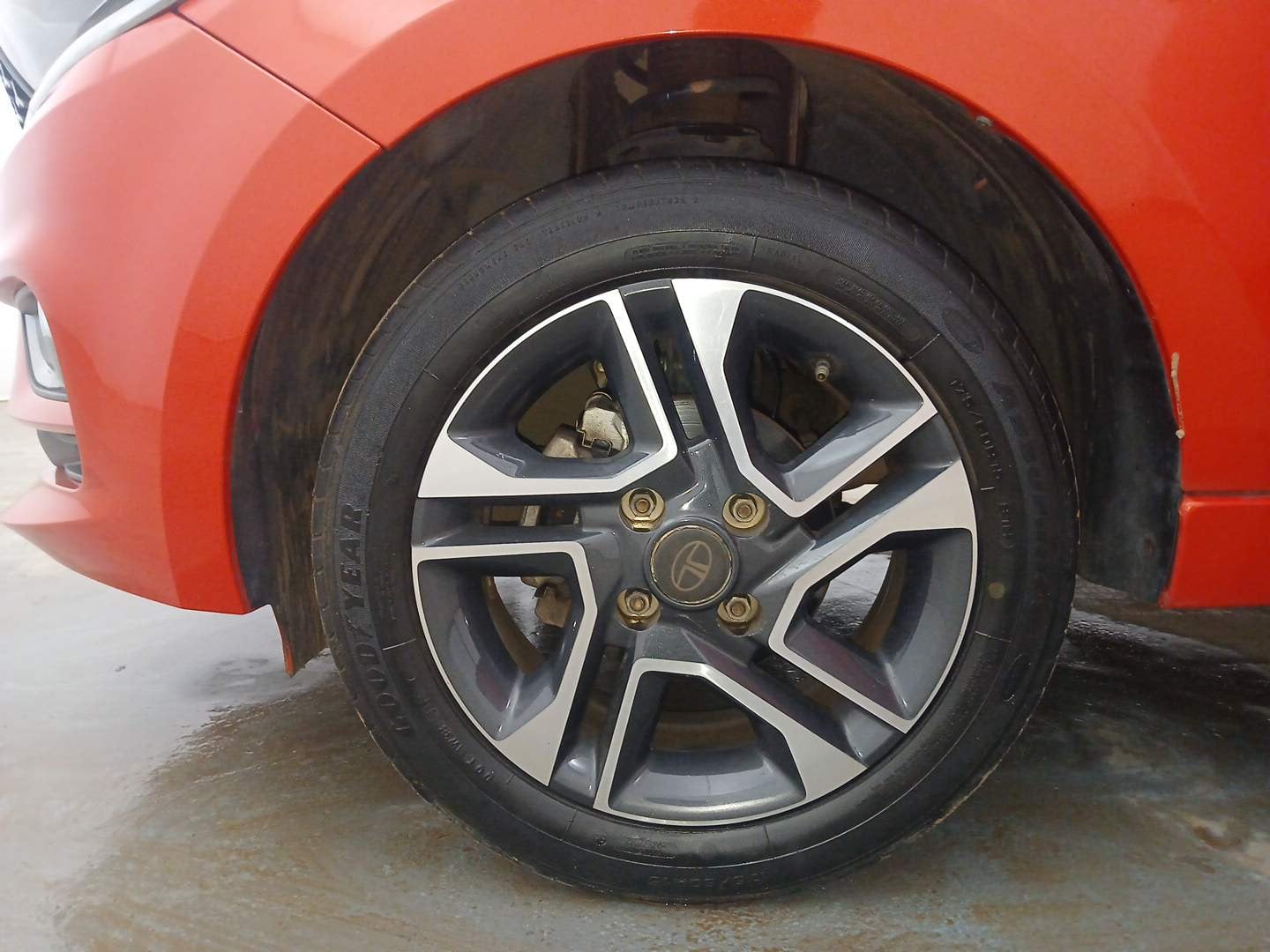 Used 2023 Tata Tiago XZ Plus Dual Tone Petrol Manual tyres LEFT FRONT TYRE RIM VIEW