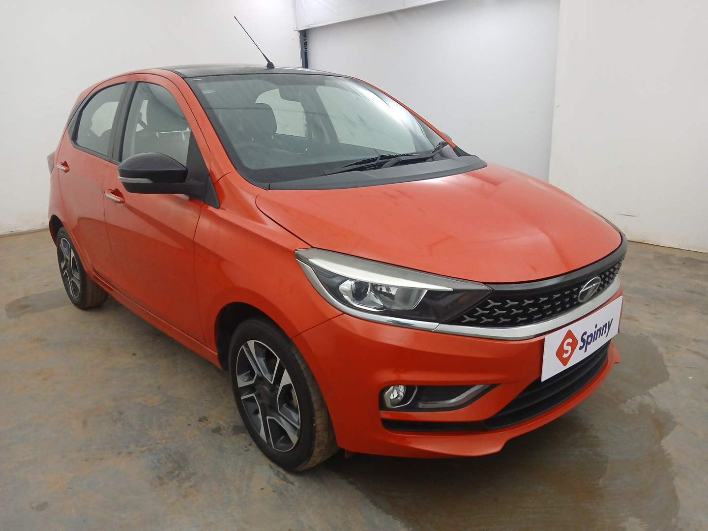 Used 2023 Tata Tiago XZ Plus Dual Tone Petrol Manual exterior RIGHT FRONT CORNER VIEW