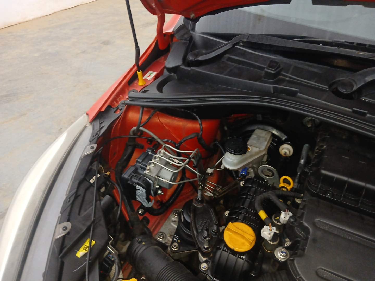 Used 2023 Tata Tiago XZ Plus Dual Tone Petrol Manual engine ENGINE RIGHT SIDE HINGE & APRON VIEW