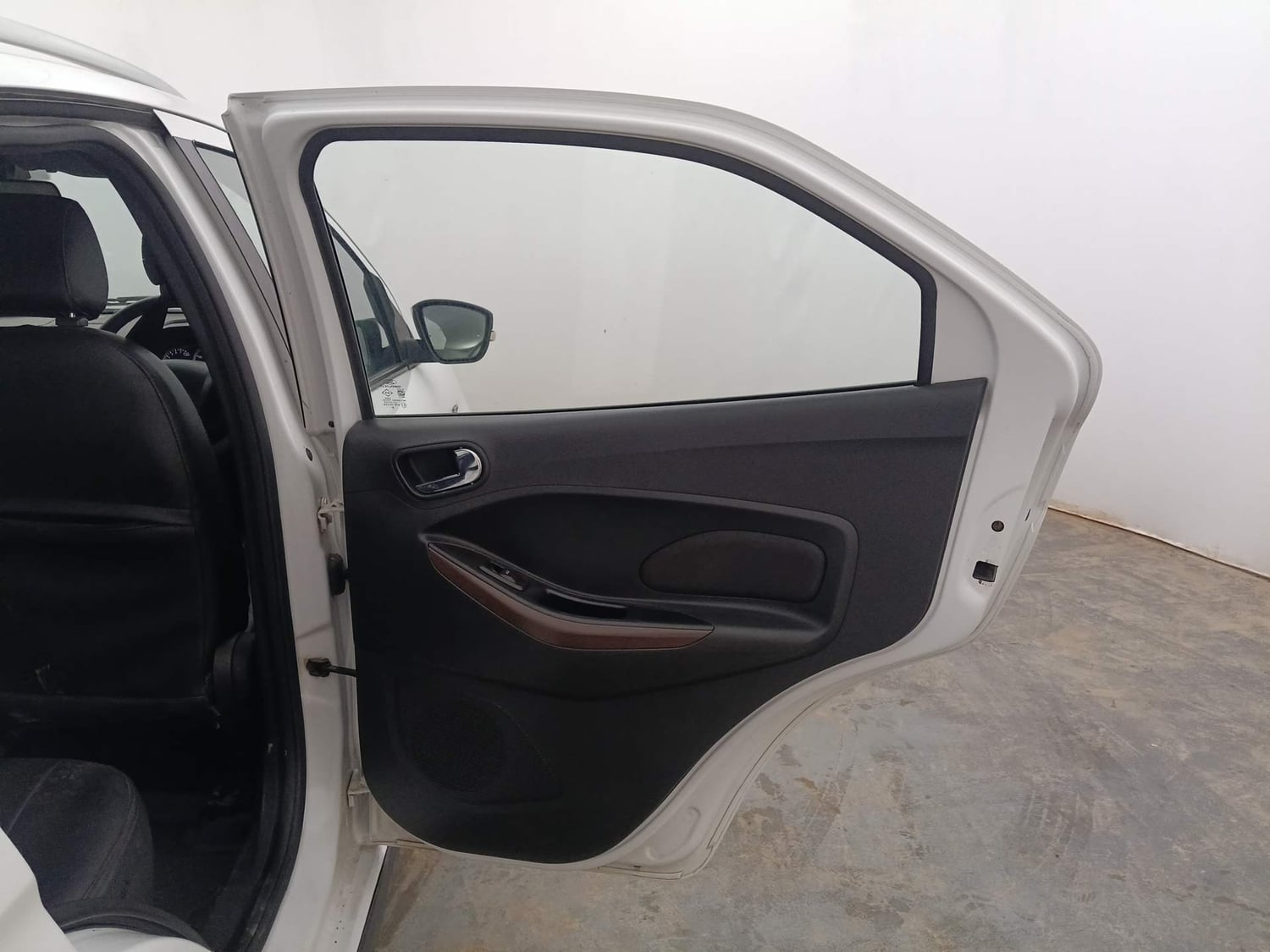 Used 2018 Ford Freestyle Titanium 1.2 Ti-VCT Petrol Manual interior RIGHT REAR DOOR OPEN VIEW