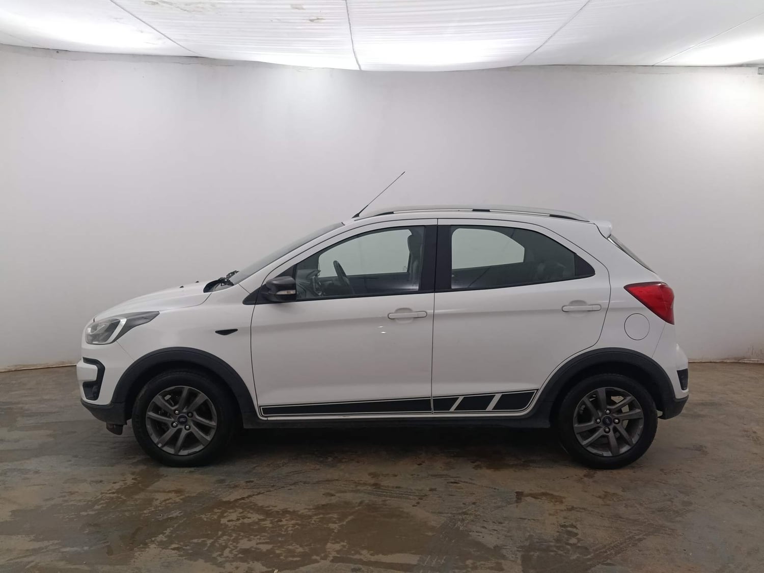 Used 2018 Ford Freestyle Titanium 1.2 Ti-VCT Petrol Manual exterior LEFT SIDE VIEW