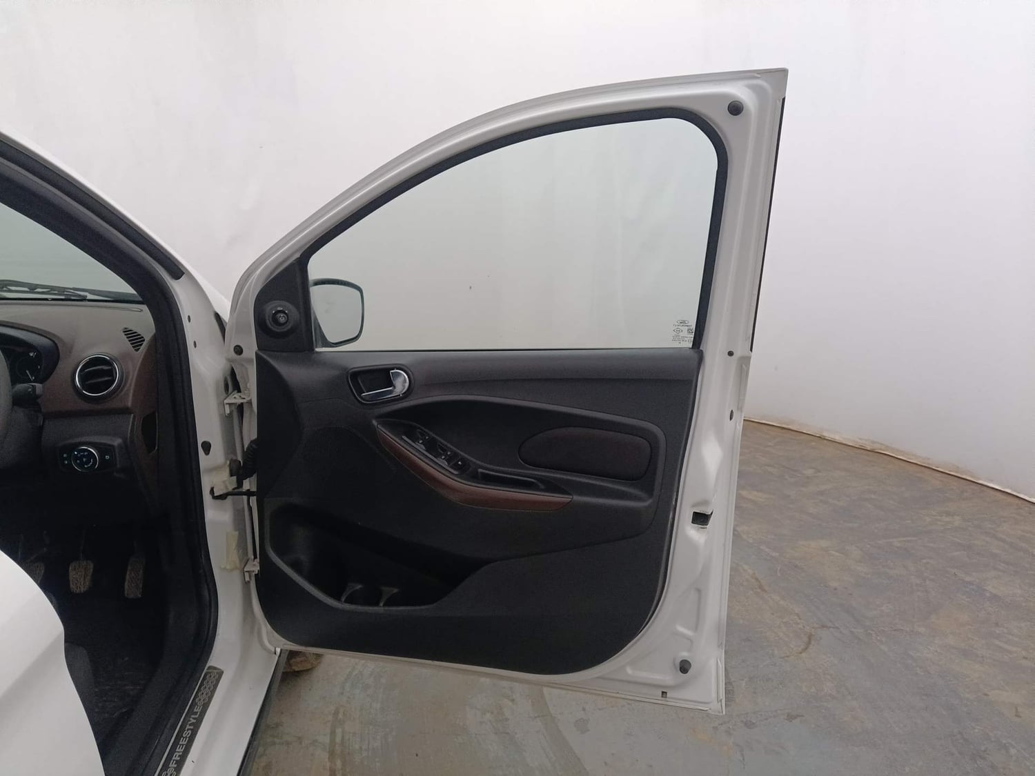 Used 2018 Ford Freestyle Titanium 1.2 Ti-VCT Petrol Manual interior RIGHT FRONT DOOR OPEN VIEW