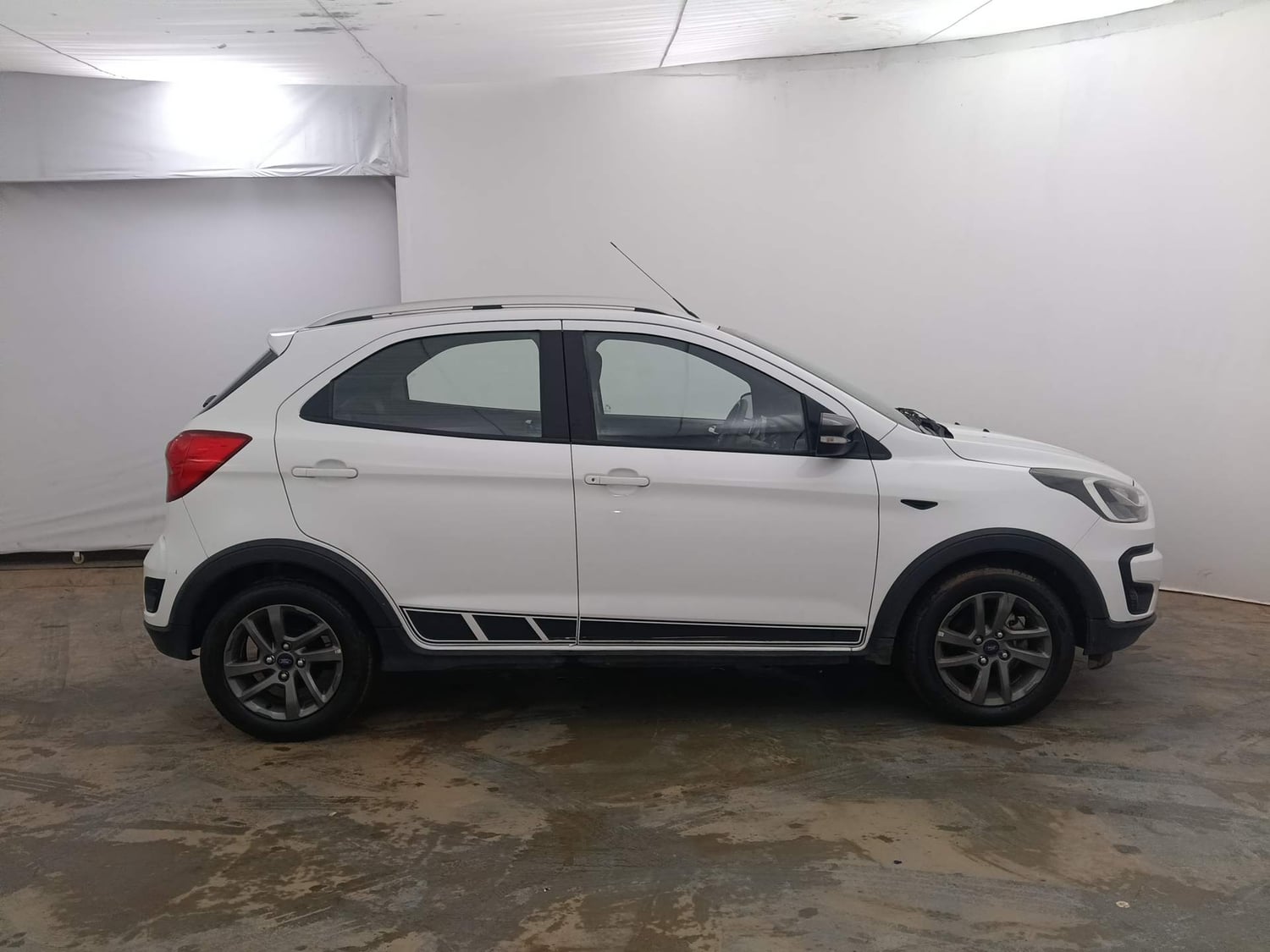 Used 2018 Ford Freestyle Titanium 1.2 Ti-VCT Petrol Manual exterior RIGHT SIDE VIEW