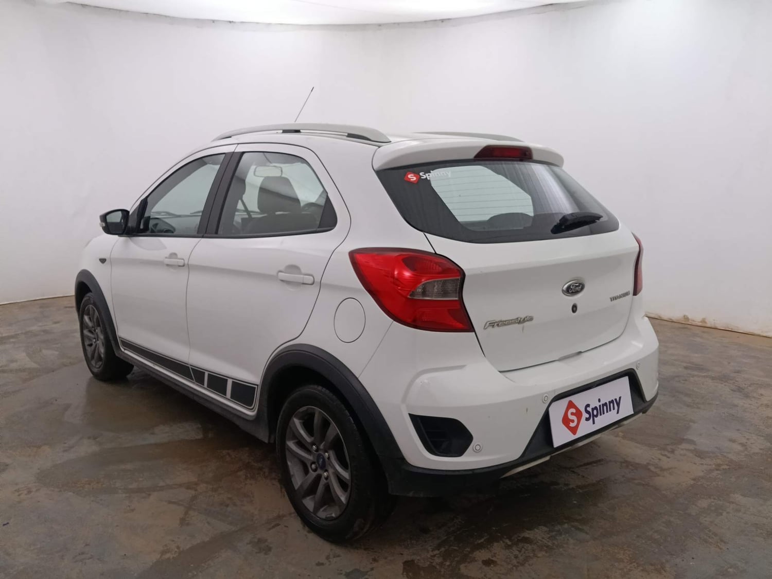 Used 2018 Ford Freestyle Titanium 1.2 Ti-VCT Petrol Manual exterior LEFT REAR CORNER VIEW