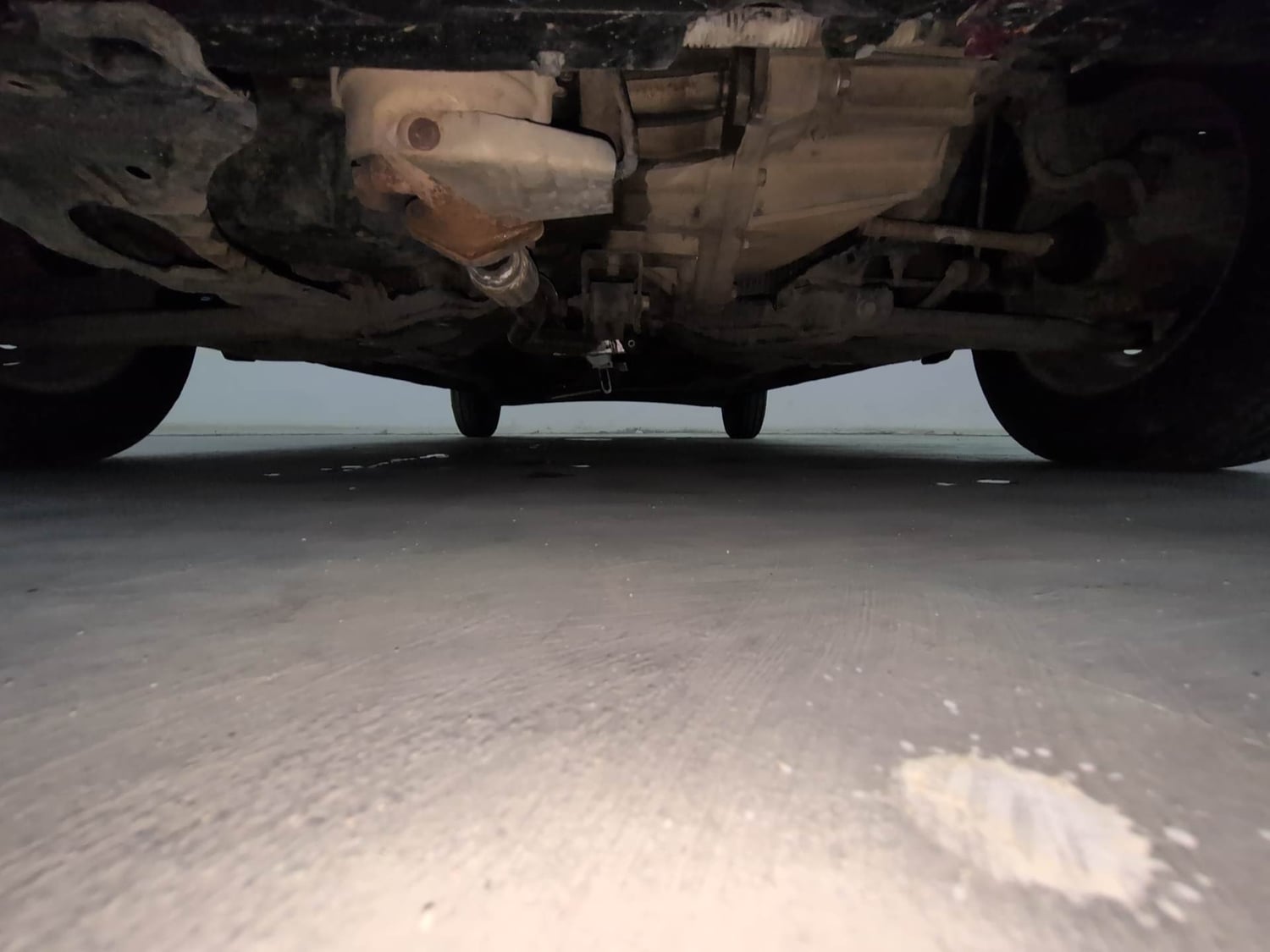 Used 2016 Hyundai i10 Magna 1.1 iRDE2 Petrol Manual extra FRONT LEFT UNDERBODY VIEW