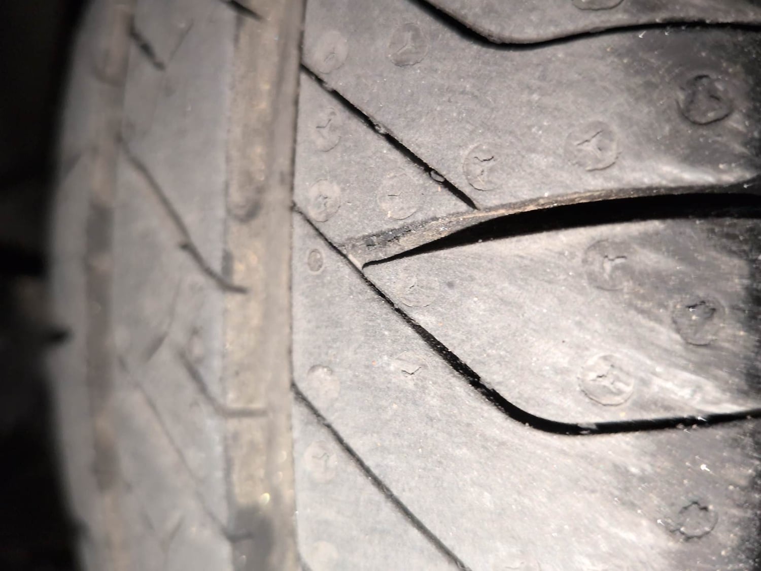 Used 2016 Hyundai i10 Magna 1.1 iRDE2 Petrol Manual tyres RIGHT FRONT TYRE TREAD VIEW