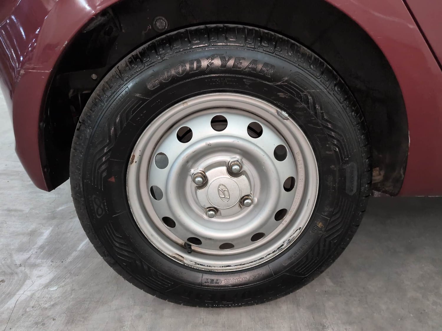 Used 2016 Hyundai i10 Magna 1.1 iRDE2 Petrol Manual tyres RIGHT REAR TYRE RIM VIEW