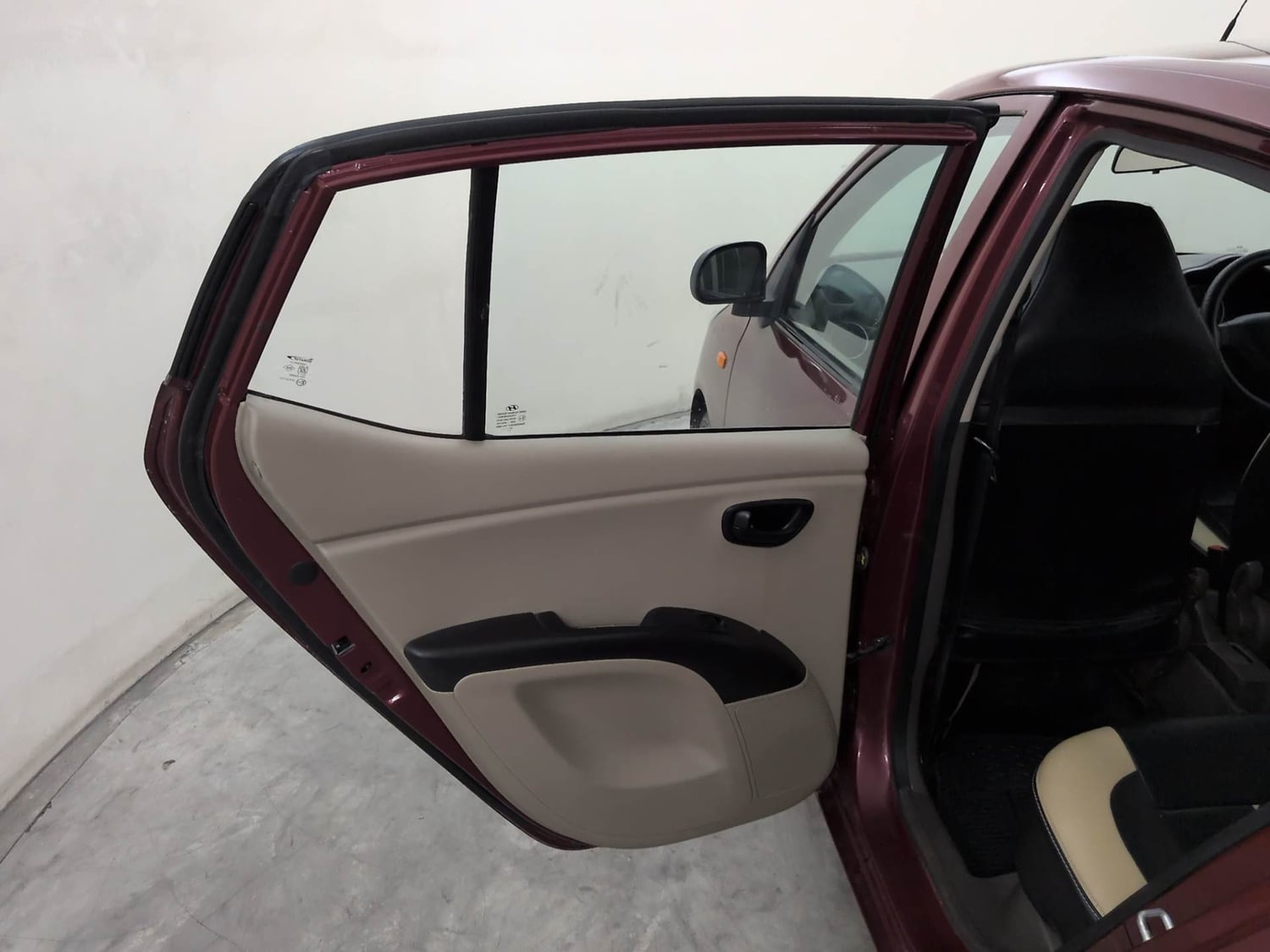 Used 2016 Hyundai i10 Magna 1.1 iRDE2 Petrol Manual interior LEFT REAR DOOR OPEN VIEW