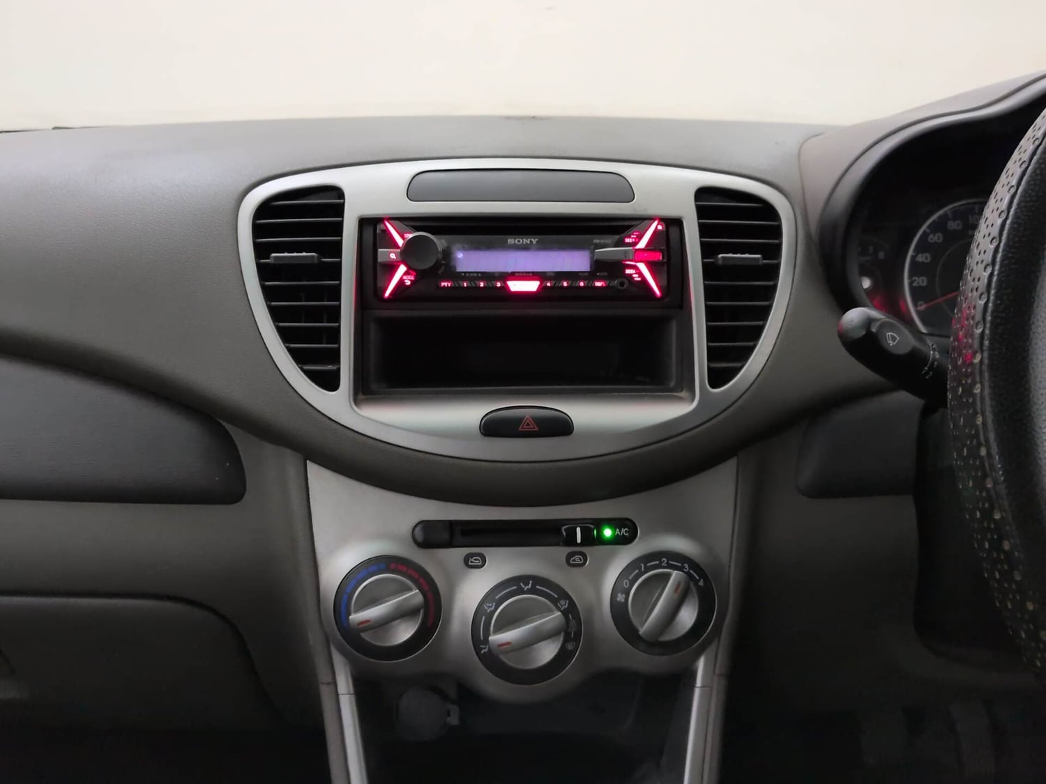 Used 2016 Hyundai i10 Magna 1.1 iRDE2 Petrol Manual interior MUSIC SYSTEM & AC CONTROL VIEW