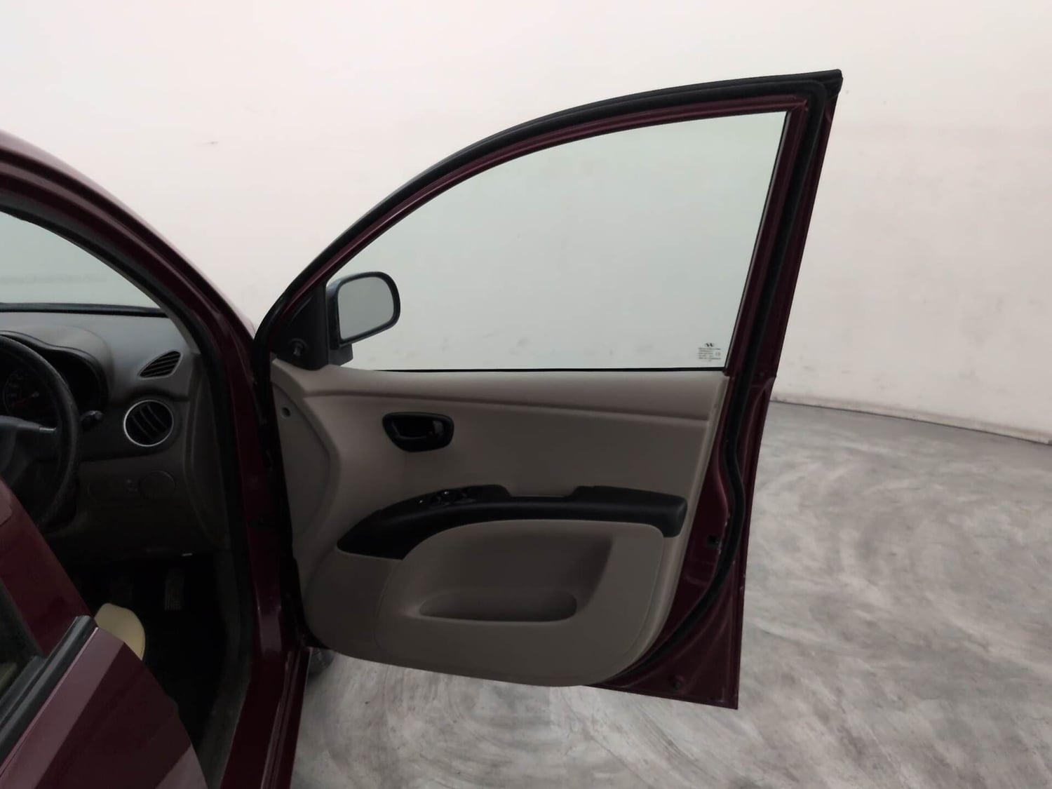 Used 2016 Hyundai i10 Magna 1.1 iRDE2 Petrol Manual interior RIGHT FRONT DOOR OPEN VIEW