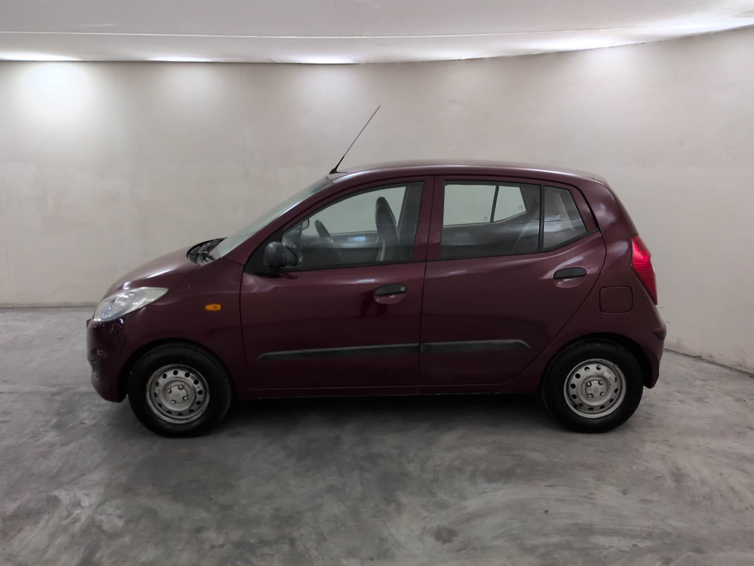 Used 2016 Hyundai i10 Magna 1.1 iRDE2 Petrol Manual exterior LEFT SIDE VIEW