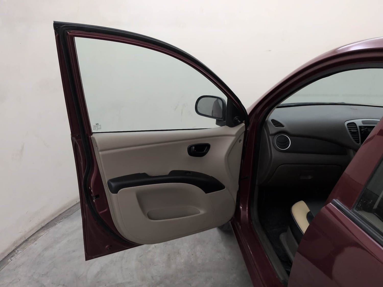 Used 2016 Hyundai i10 Magna 1.1 iRDE2 Petrol Manual interior LEFT FRONT DOOR OPEN VIEW